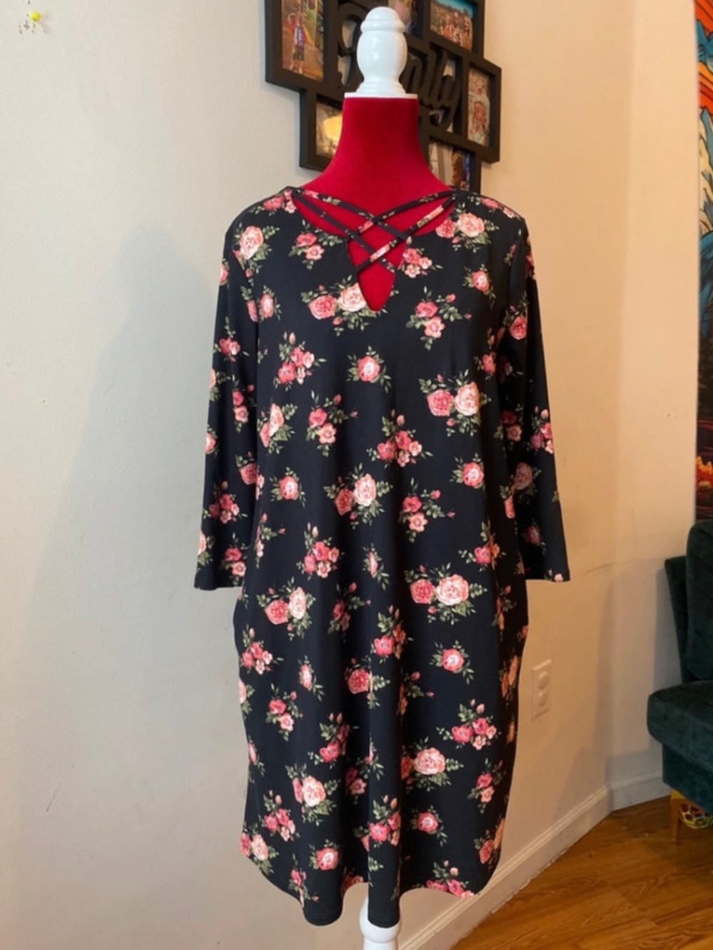 NWT Floral dress with lace up design and pockets